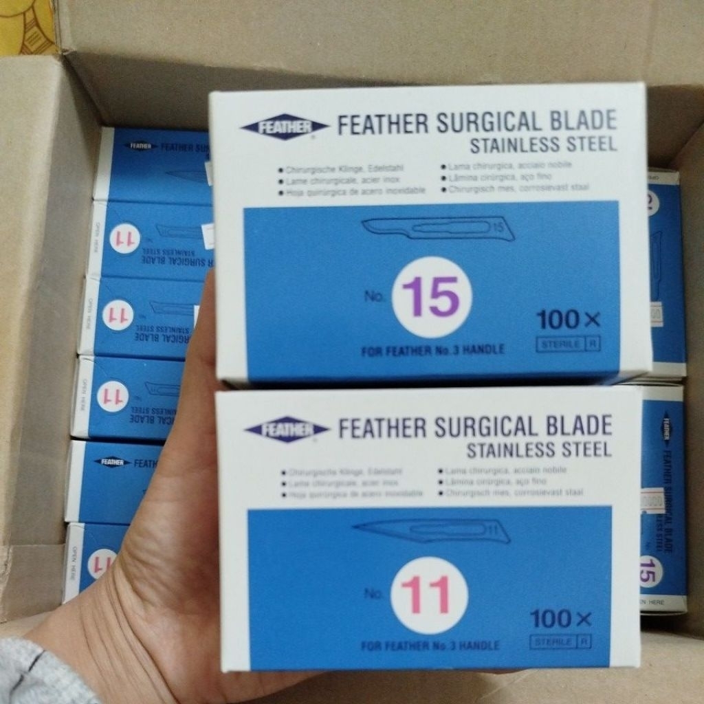 Lưỡi dao mổ Feather Nhật số 11, 15 - Hộp 100 lưỡi