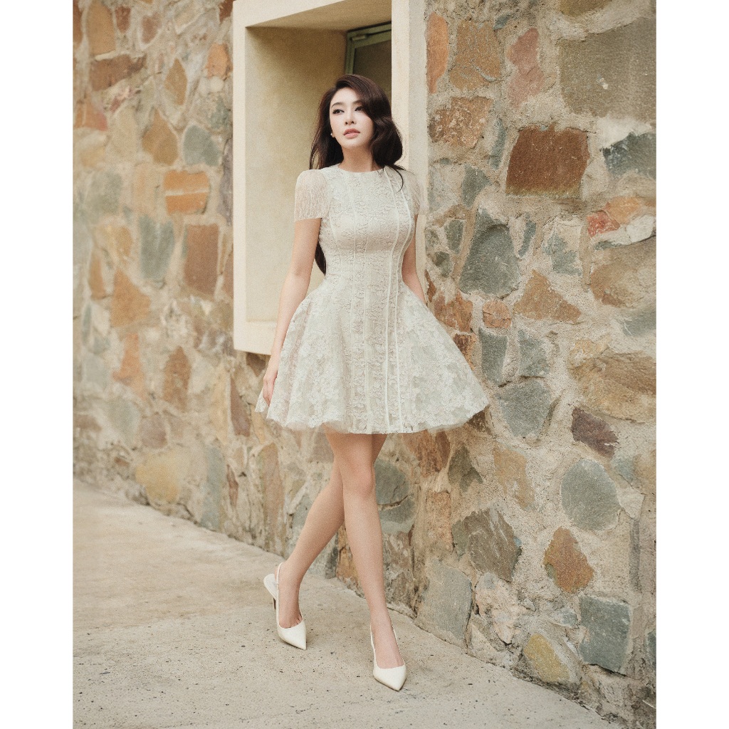 LOVELYN Đầm Ren Ngắn Xòe NUDEA