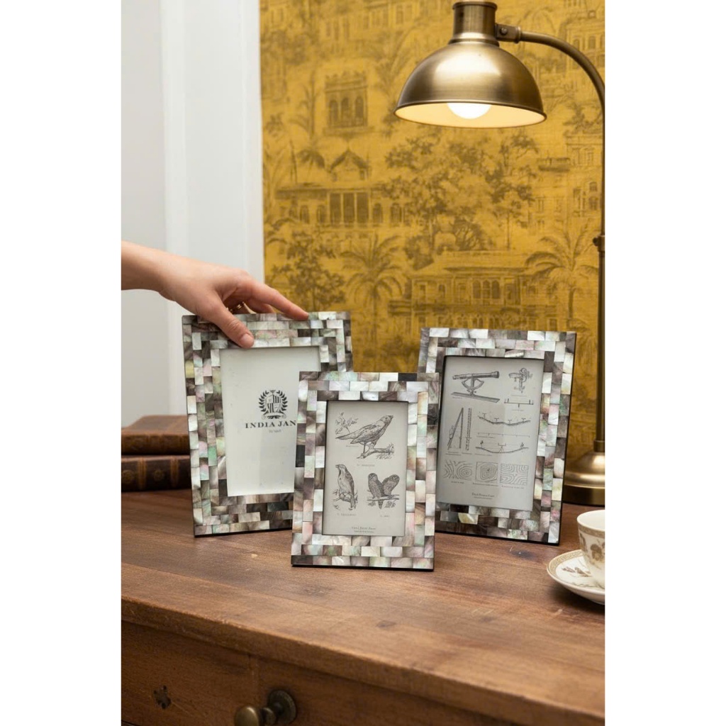 Khung Ảnh Khảm Trai Sang Trọng – Họa Tiết Mosaic Tự Nhiên