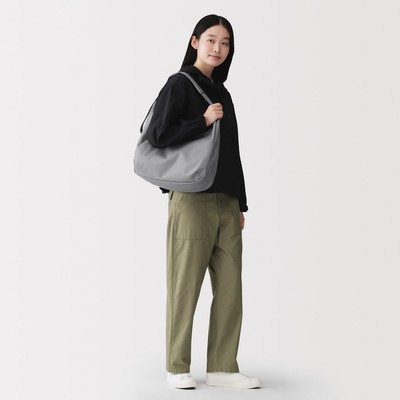 [26SS] MUJI Túi Đeo Vai Chống Thấm Nước Có Thể Đeo 2 Kiểu (~28.5x40x12cm)