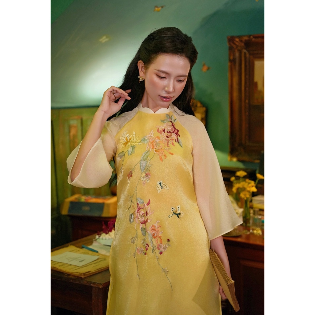 Áo dài thiết kế cao cấp Mayy Fashion tơ vàng thêu hoa cúc Cầm Cúc