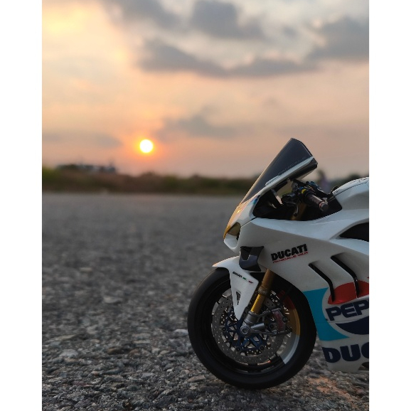 Xe mô hình lắp ráp Tamiya Ducati V4 tỉ lệ 1:12 (đã lắp ráp thành phẩm)