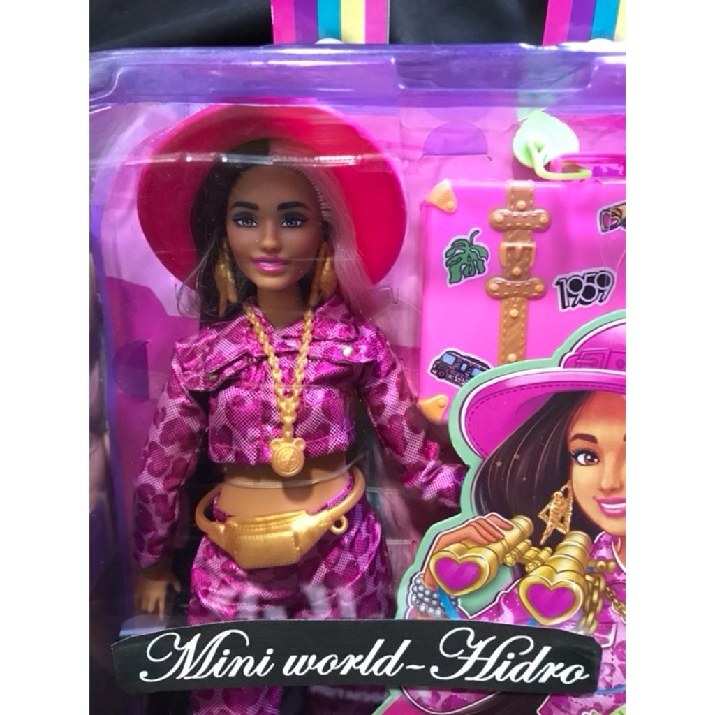 E26 Búp bê Barbie Extra Fly Travel Doll, Safari Look with Colorful Hair, Pink Camo Outfit chính hãng