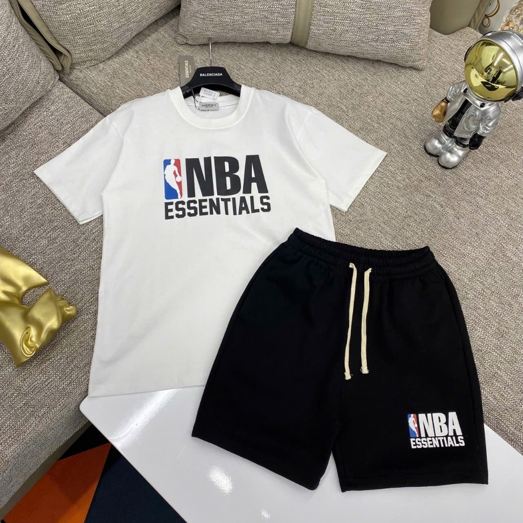 ộ đồ nam cộc tay mùa hè PB cotton in logo NBA Esentials, cao su nổi ngực và phối logo ở lưng BH244P | BigBuy360 - bigbuy360.vn
