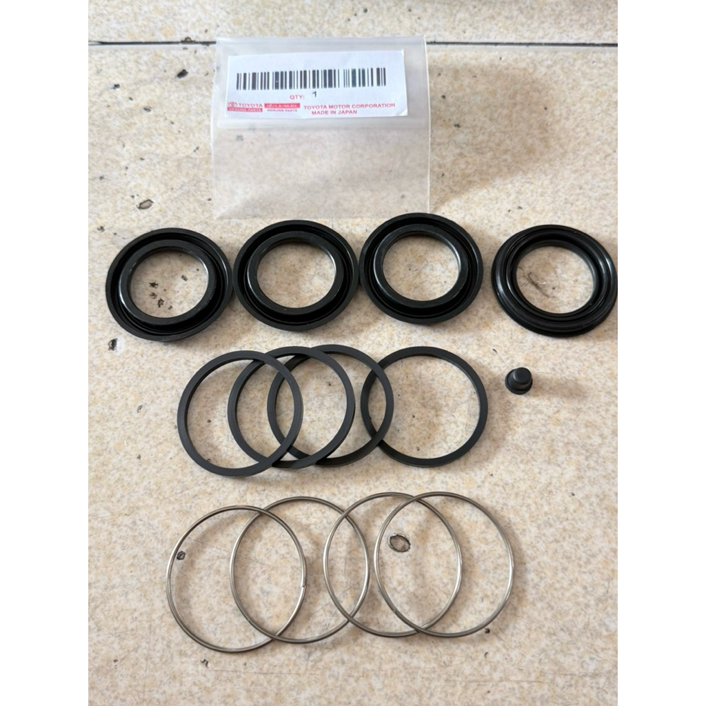 Chụp bụi đĩa thắng trước Toyota Fortuner/Hilux/Hiace/4runner.. 2006-2022  Made in Japan