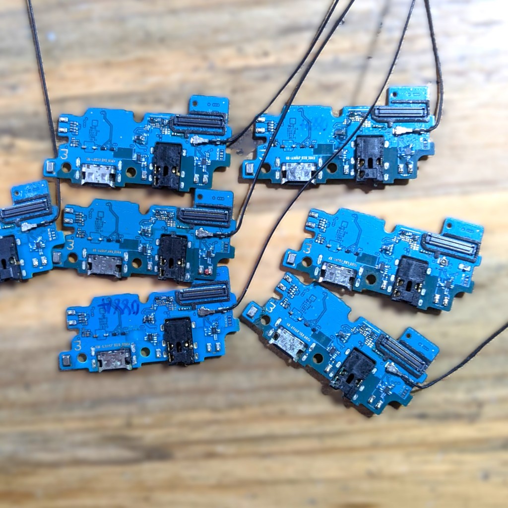 Cụm sạc / Mạch sạc Samsung A30 (SM-A305F) zin cũ bóc máy,hoạt động tốt - Linh kiện Samsung A30