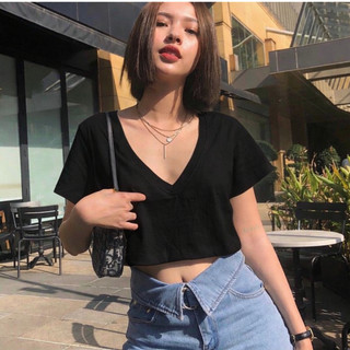 Áo croptop nữ cổ tim form rộng màu đỏ – áo thun croptop basic