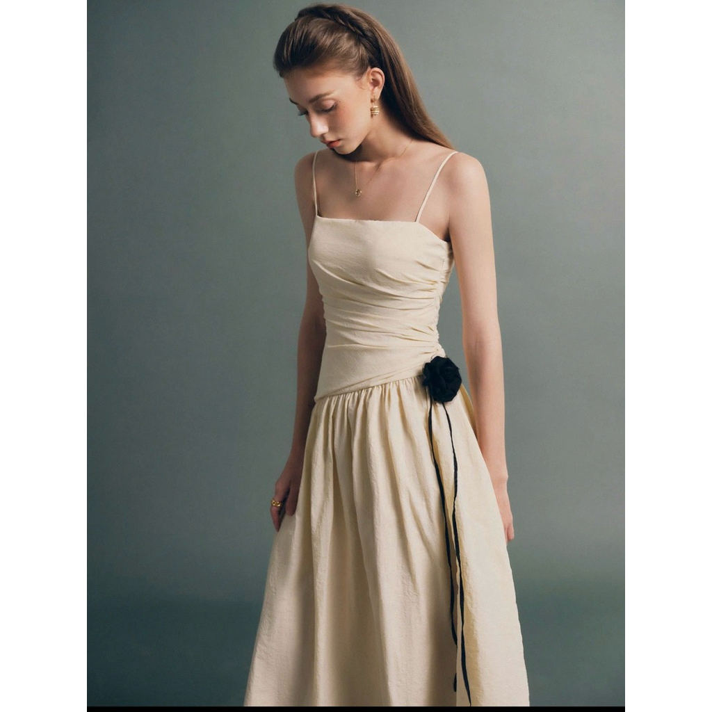 [PASS - NEW 100%] THE MAVEN – Đầm kem dáng dài kèm hoa MARIS DRESS