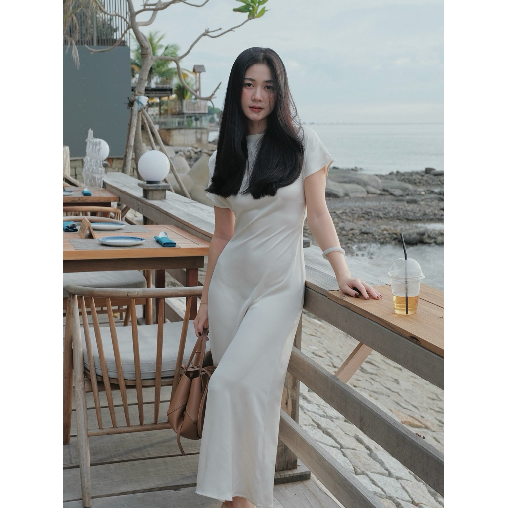 Nio LT- Đầm lụa Oliu Midi kem tay hến nữ