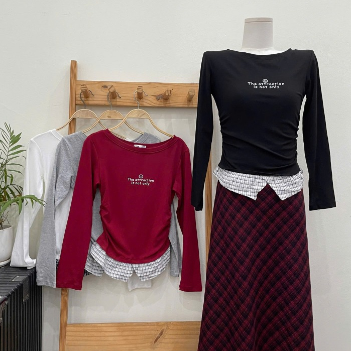 Áo Thun Kiểu Cổ Thuyền FMSTYLE- Tay Dài Chữ The Attraction, Phối Vạt Sơ mi Sọc Thời Trang 25121106