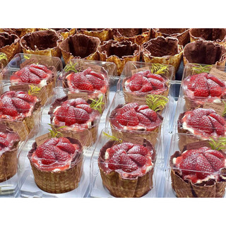 50 hộp mousse kèm dĩa LV 18
