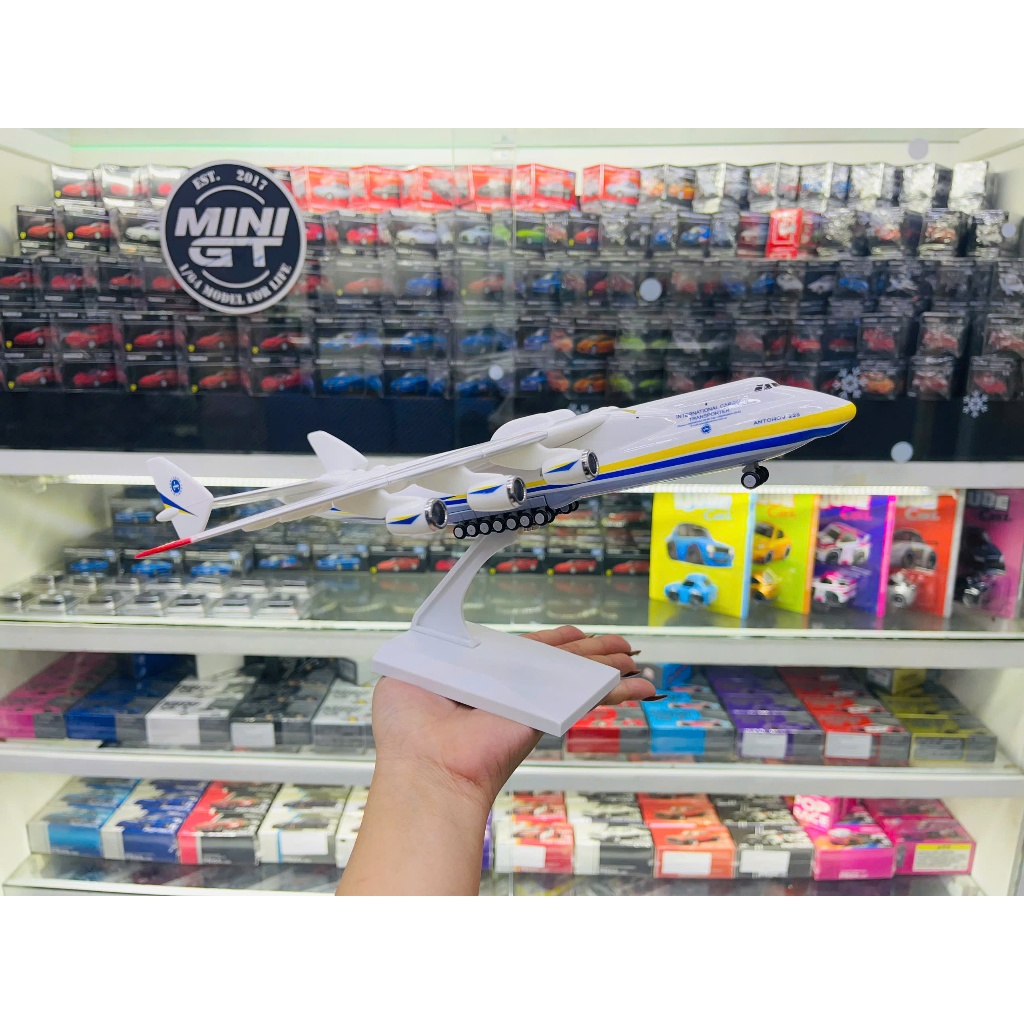 Mô hình máy bay vận chuyển Antonov AN-225 30cm MB30036