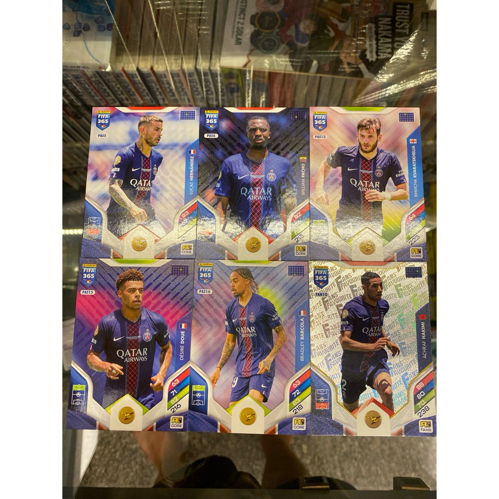 Thẻ Cầu Thủ PSG Panini FIFA 365 2026 Tổng Hợp| Hernandez, Doue, Barcola, Hakimi, Kvaratskhelia,…