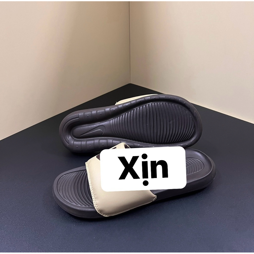 [Chính hãng] Dép quai ngang V.I.C - CN9675 701