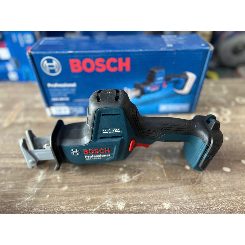 Máy cưa kiếm dùng pin 18V Bosch GSA 18V-24 (Chưa pin, sạc)