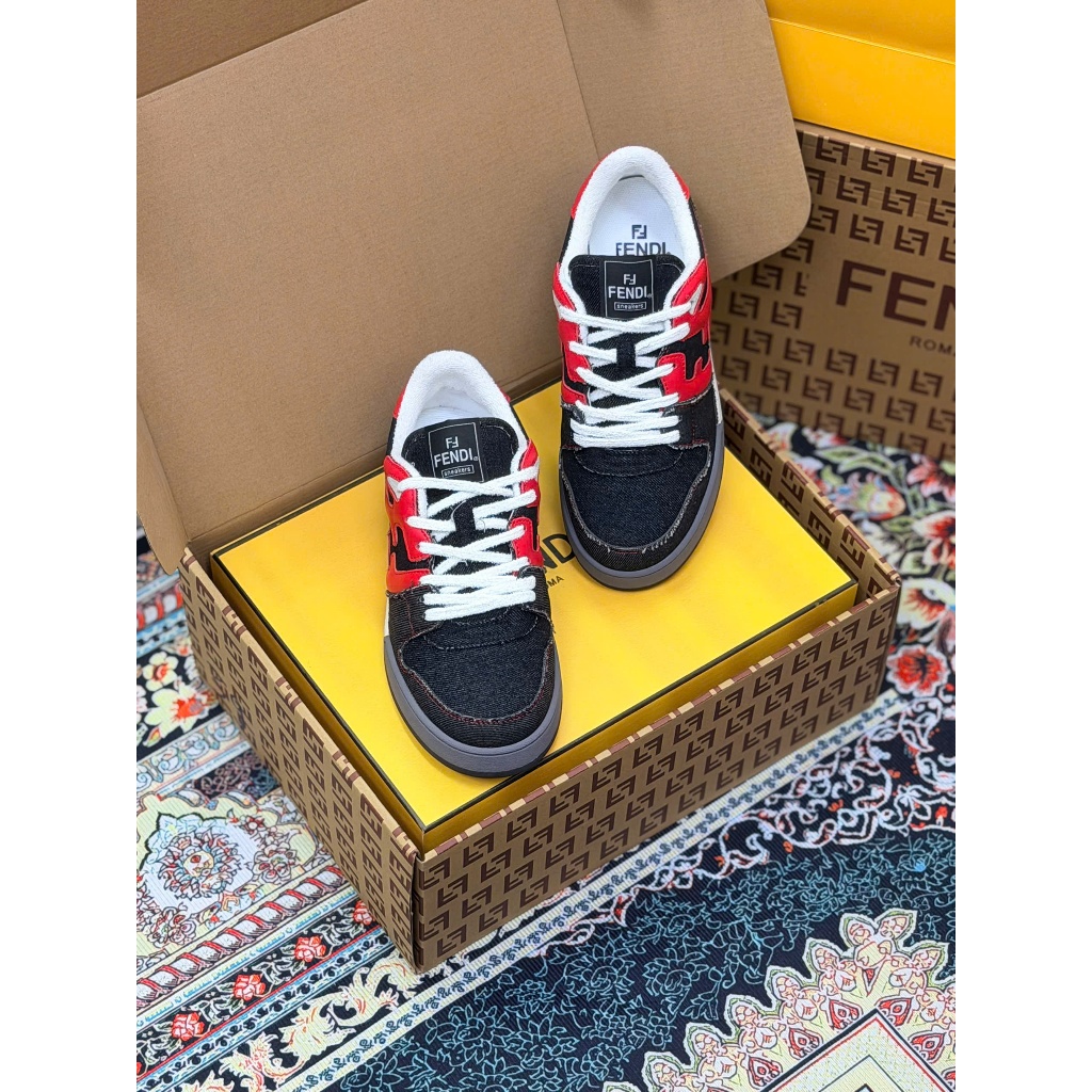 Giày dây Snk Dsquared2 màu đen dệt vân chữ màu trắng vàng monogram thêu vạch sọc ngang quai đế cói p