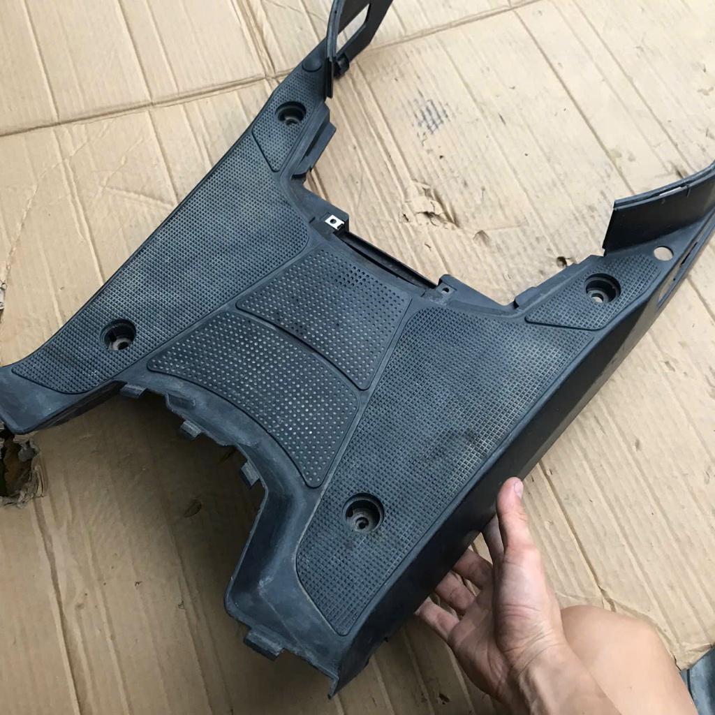 cụm sàn để chân yamaha cuxi 100 (hàng zin tháo xe )