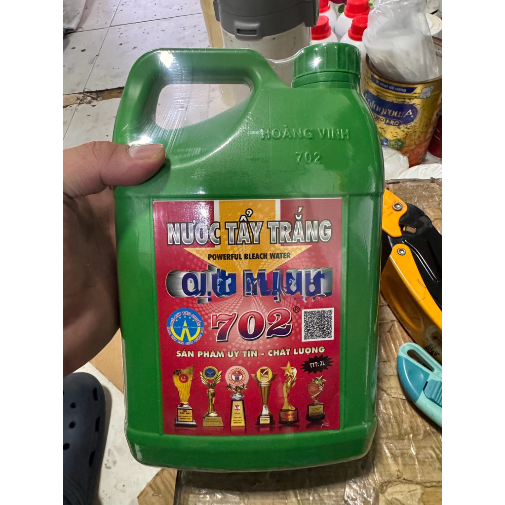 Tẩy lốc máy 702 thể tích 2 lít