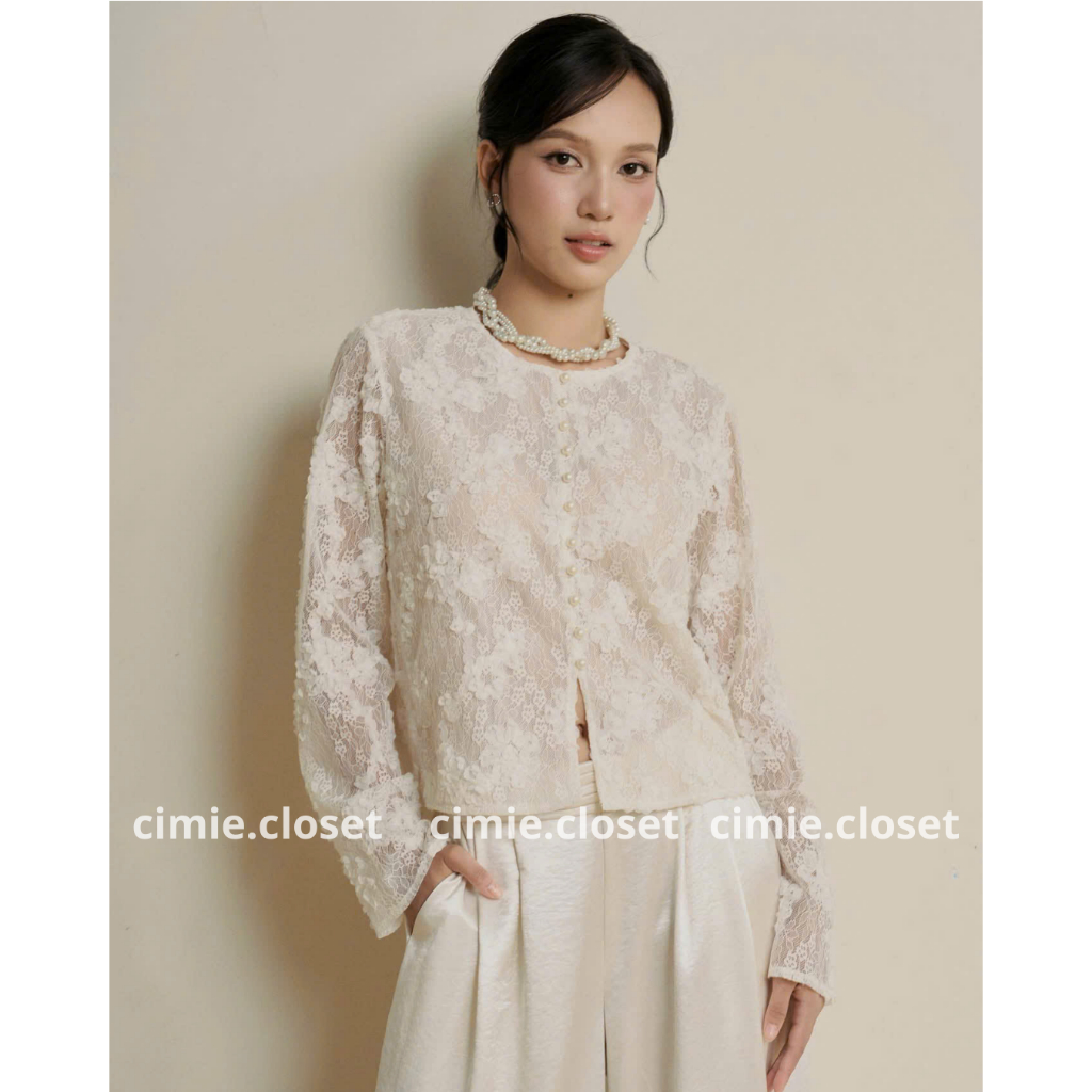 Áo ren hoa nổi cổ tròn dài tay phối khuy ngọc lót lưới 3 lớp by Cimie Closet