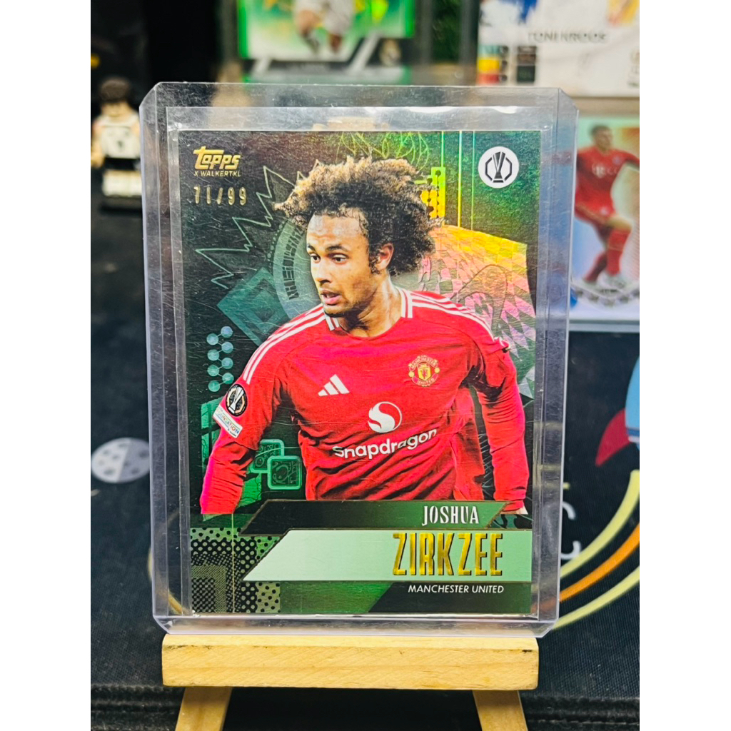Thẻ bóng đá Joshua Zirkzee Manchester United /99 Topps Gold 2024/25