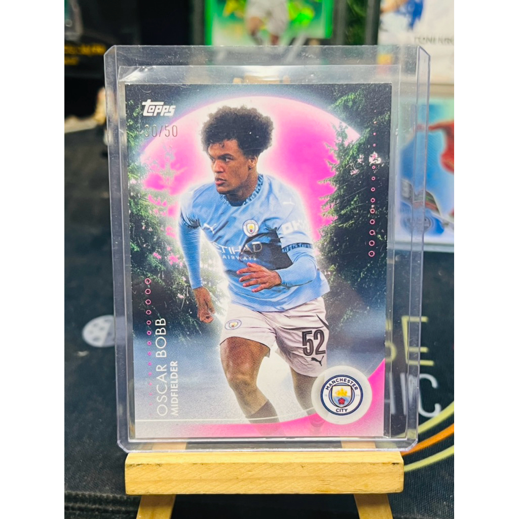 Thẻ bóng đá Oscar Bobb Manchester City /50 Topps Man City 2024/25