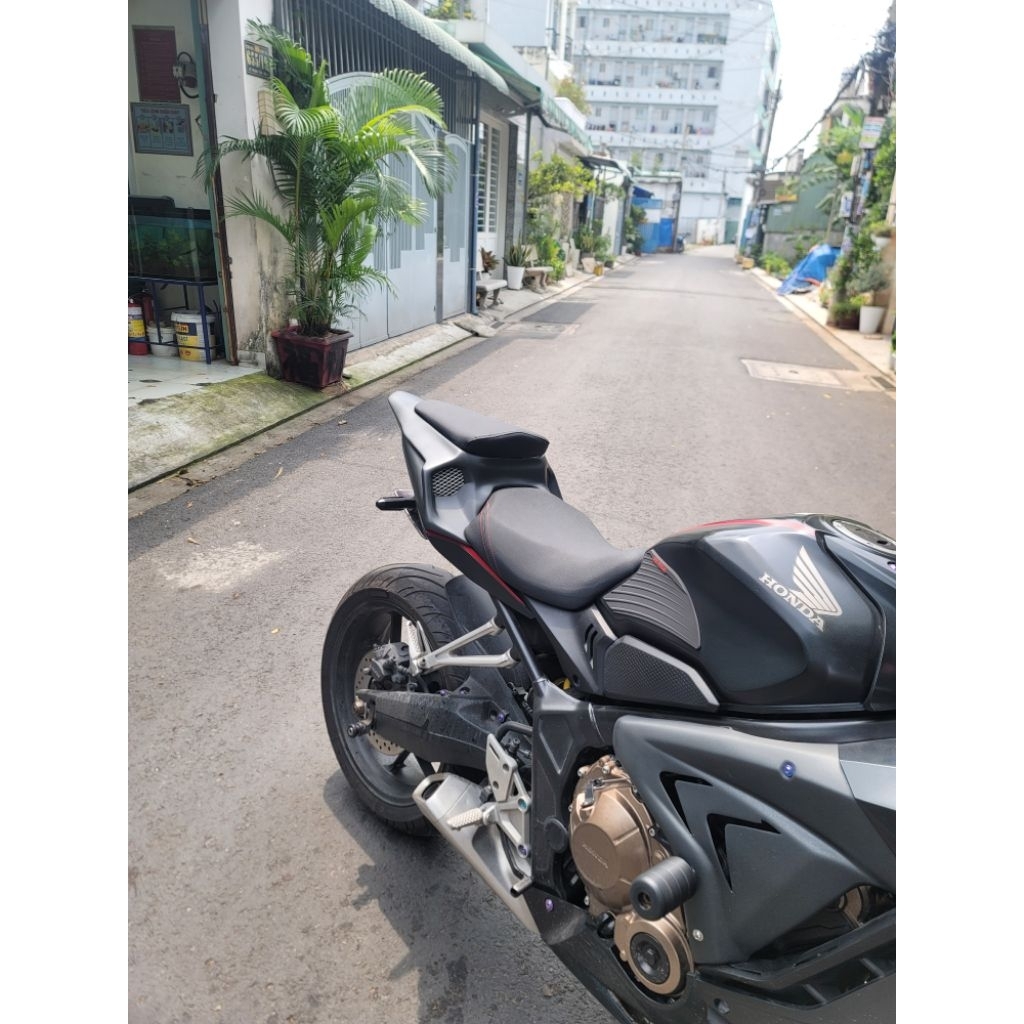 Yên đuôi vuốt nhọn cho Honda CBR650R