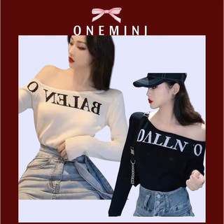 Áo thun dài tay bẹt vai in chữ DA LIN hai màu đen trắng, áo croptop tay dài trễ vai in chữ da lin chất thun 51
