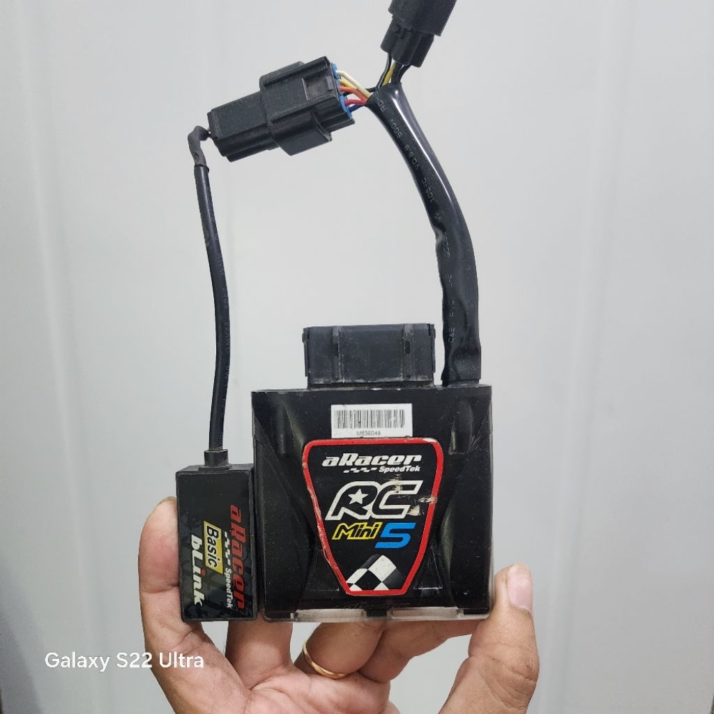 - ECU Aracer RC5 gắn cho xe Raider/Satria.