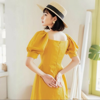 Đầm vàng cổ vuông nhúng ngực dáng ngắn mặc đi chơi dạo phố (kèm hình thật)