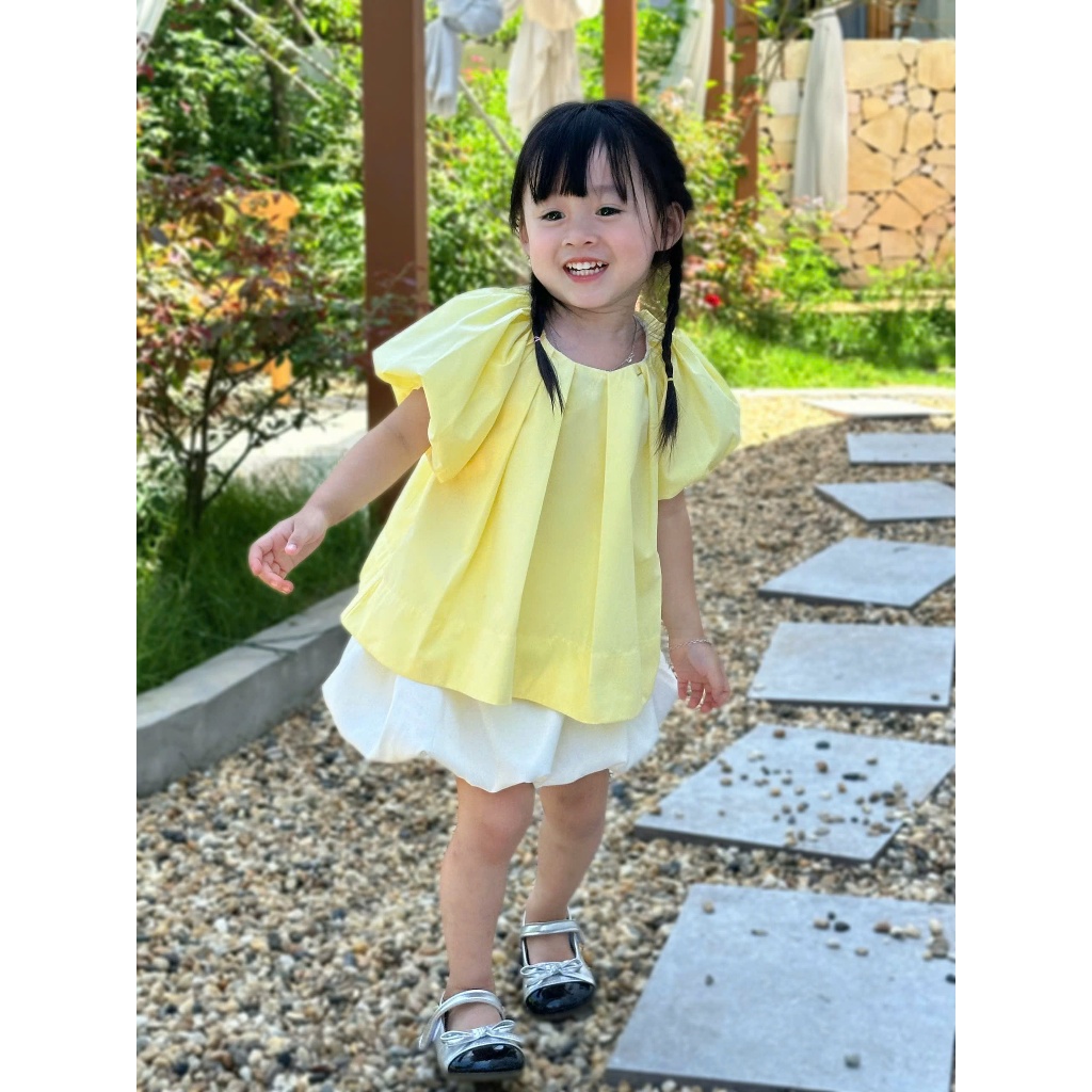 POOL KIDS_ SÉT ÁO VÀNG QUẦN BÍ TRẮNG