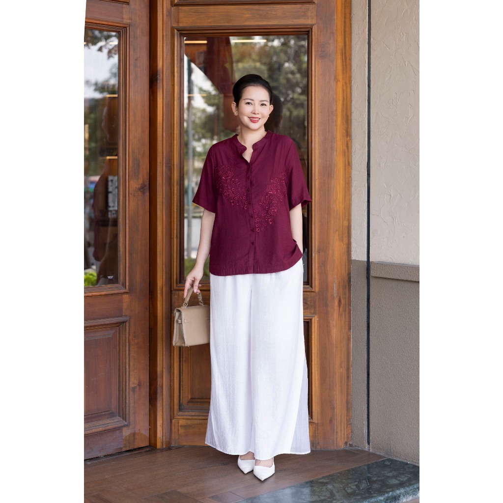 M COLLECTION | Áo Kiểu Nữ Trung Niên Tặng Mẹ, Bà Cài Nút Cổ Trụ Lụa Thêu Hoa Chìm Tay Ngắn A11460 | BigBuy360 - bigbuy360.vn