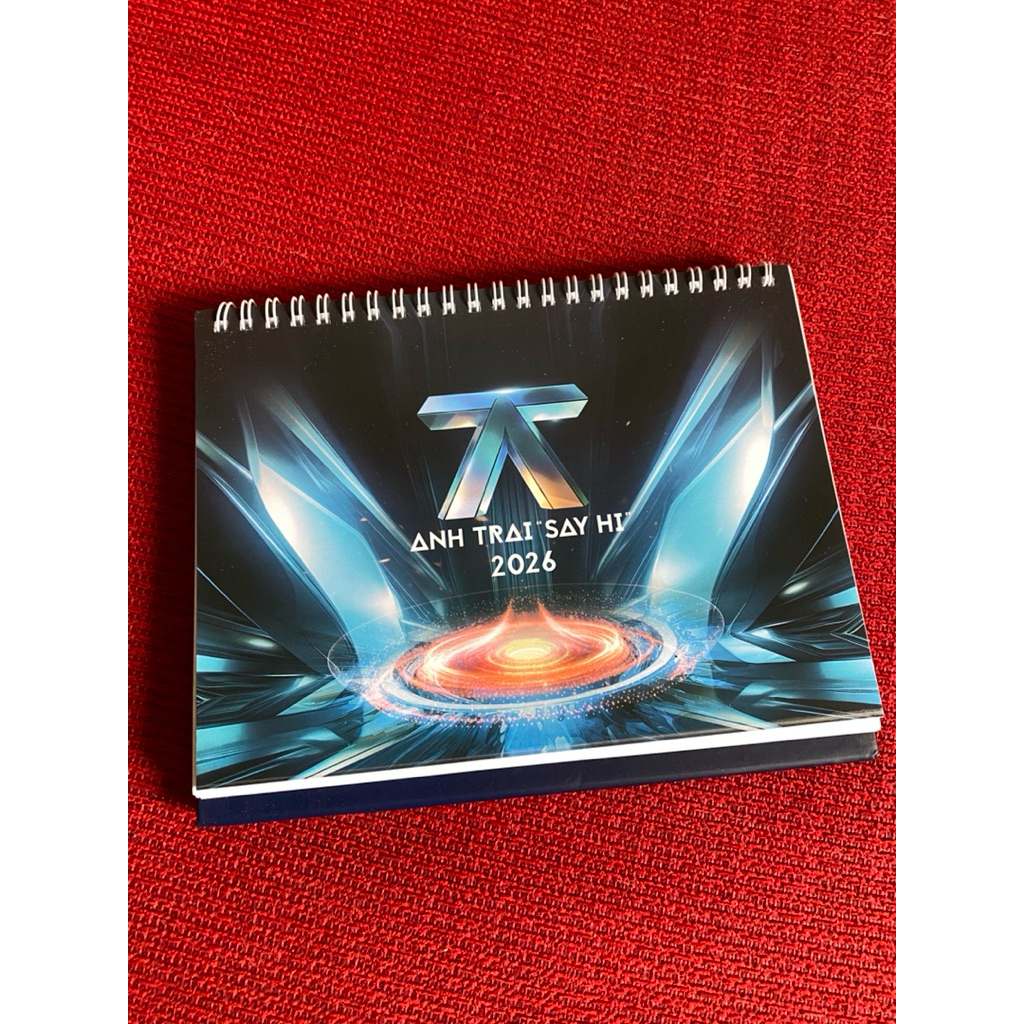 [LỊCH TẾT 2026] Lịch để bàn ATSH mùa 2 Anh Trai Say Hi 2025 lịch Tết Bính Ngọ có hình 30 anh trai ản