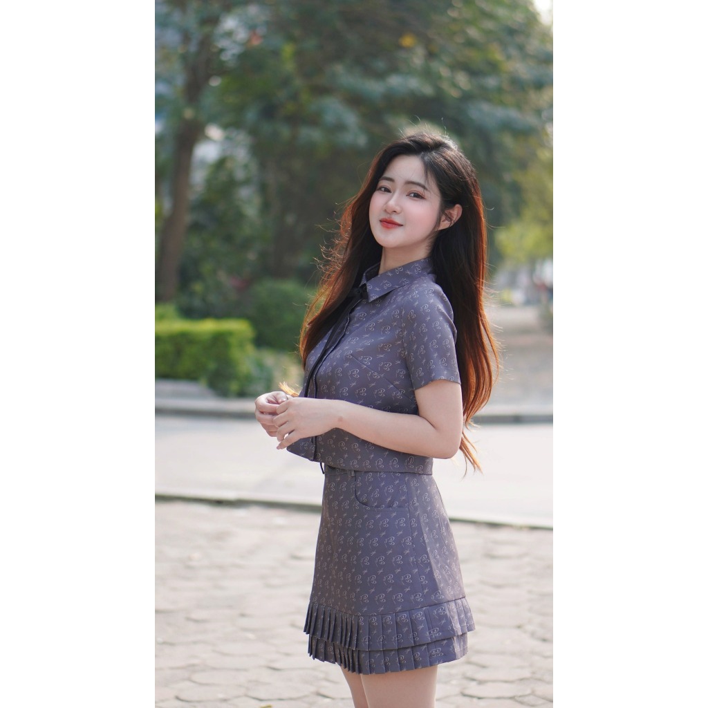 Set Áo croptop cổ đức cách điệu đính nơ in họa tiết 2T06.2502K, Chân váy họa tiết xếp ly 2 tầng 4S06.2502K, Set Monogram | BigBuy360 - bigbuy360.vn