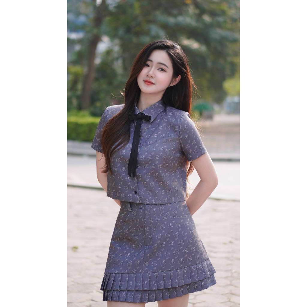 Set Áo croptop cổ đức cách điệu đính nơ in họa tiết 2T06.2502K, Chân váy họa tiết xếp ly 2 tầng 4S06.2502K, Set Monogram | BigBuy360 - bigbuy360.vn