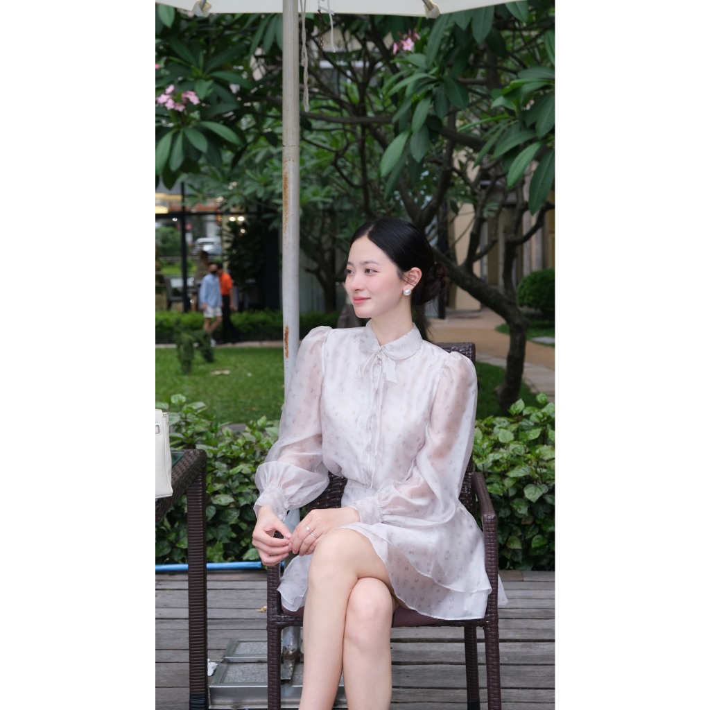 Set Áo sơ mi cổ đức tròn đính nơ họa tiết 2R05.2503OG, Chân váy pattern đổ hai tầng họa tiết 4R02.2503OG, set đồ nữ JM | BigBuy360 - bigbuy360.vn