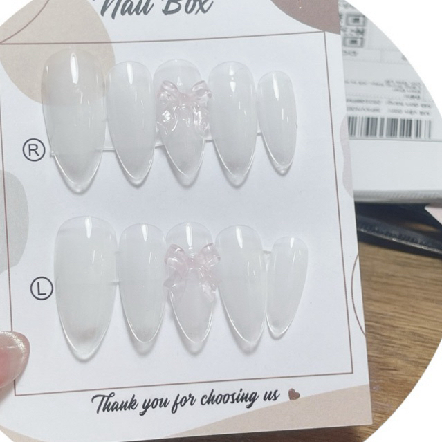 Nail box thiết kế ombre trắng mix nơ thủy tinh trong suốt