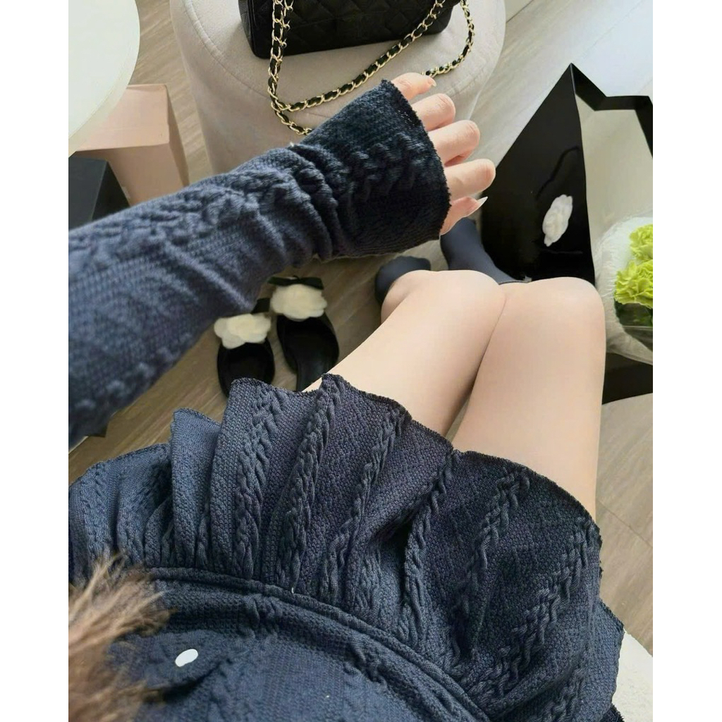 (Tặng Kèm Quần): Váy Len Thừng Xanh Than Dài Tay Cổ Tròn Phối Cúc Thêu Ngực MiuMiu Chân Xòe + Quần Bảo Hộ Rời LOLLAYE | BigBuy360 - bigbuy360.vn