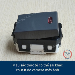 Công tắc 20A Panasonic màu xám đen WEV5033-7H có đèn báo dùng cho bình nóng lạnh điều hòa
