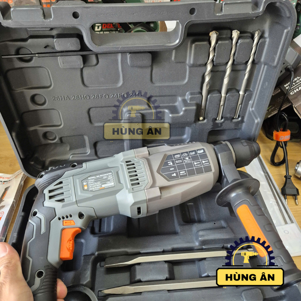 Máy khoan bê tông 3 chức năng dùng điện Dekton DK-RH2603A/RH2603B/RH2603PRO/Công suất 1050W/Đầu gài 