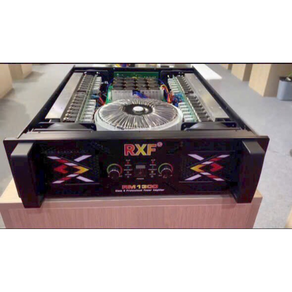 Cục Đẩy 2 Kênh RXF RM1300. 64 Sò. 32 tu.2600W