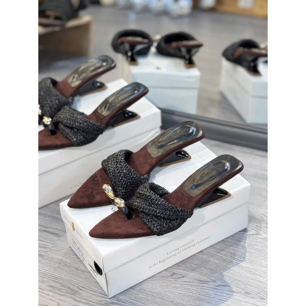 Gót mũi nhọn phối tag đồng sang chảnh - Cao 5f - Chất nhẹ đi êm - Size 35-39