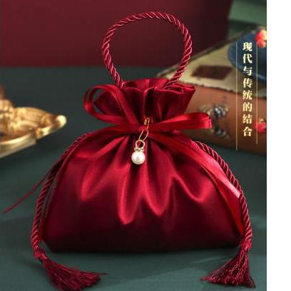 Dây Rút Đựng Kẹo Kích Thuớc 16x17cm Đính Ngọc Trai Và Tua Rua ( GIÁ CỦA 1 TÚI )