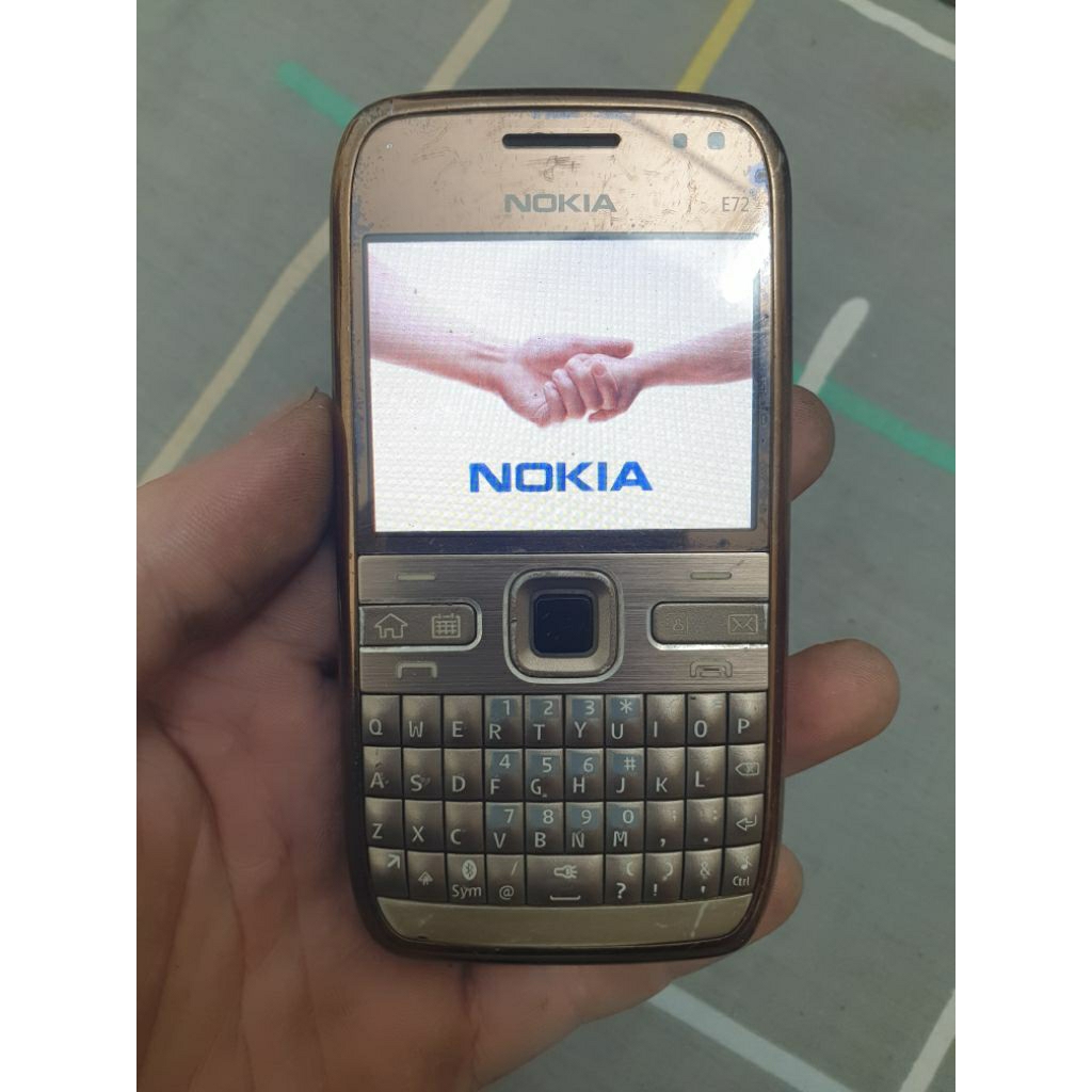 Xác máy nokia E72