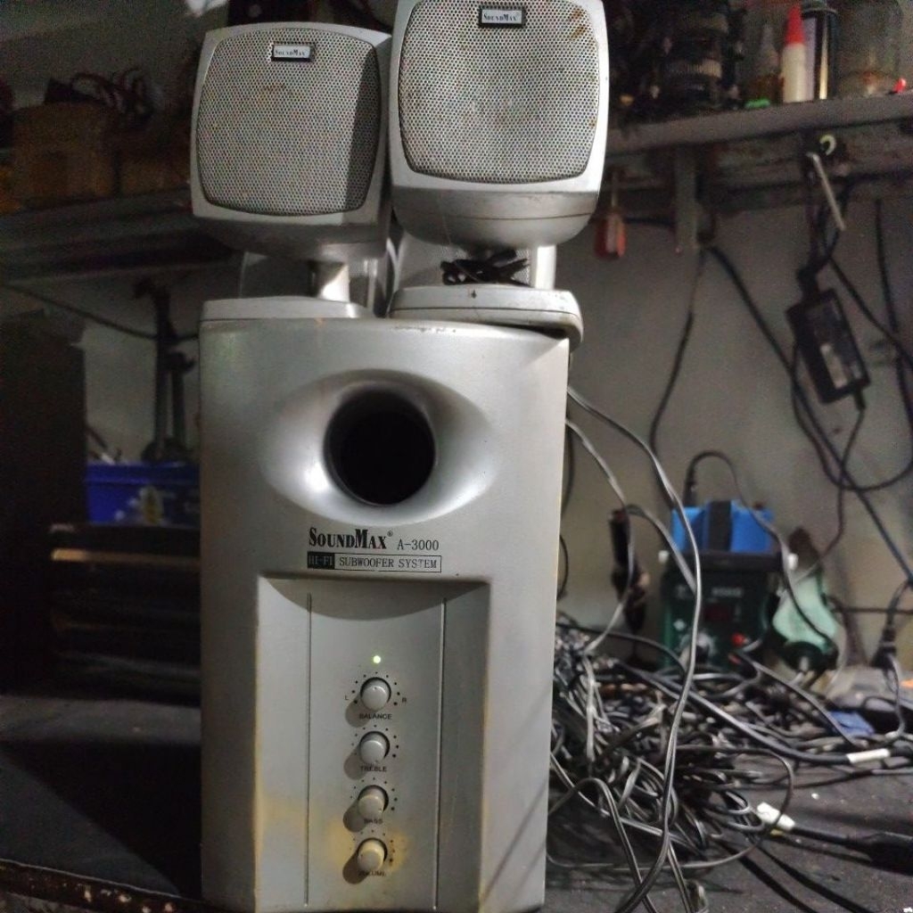 Loa Soundmax A3000 hơi cũ, xước nhẹ thanh lý rẻ