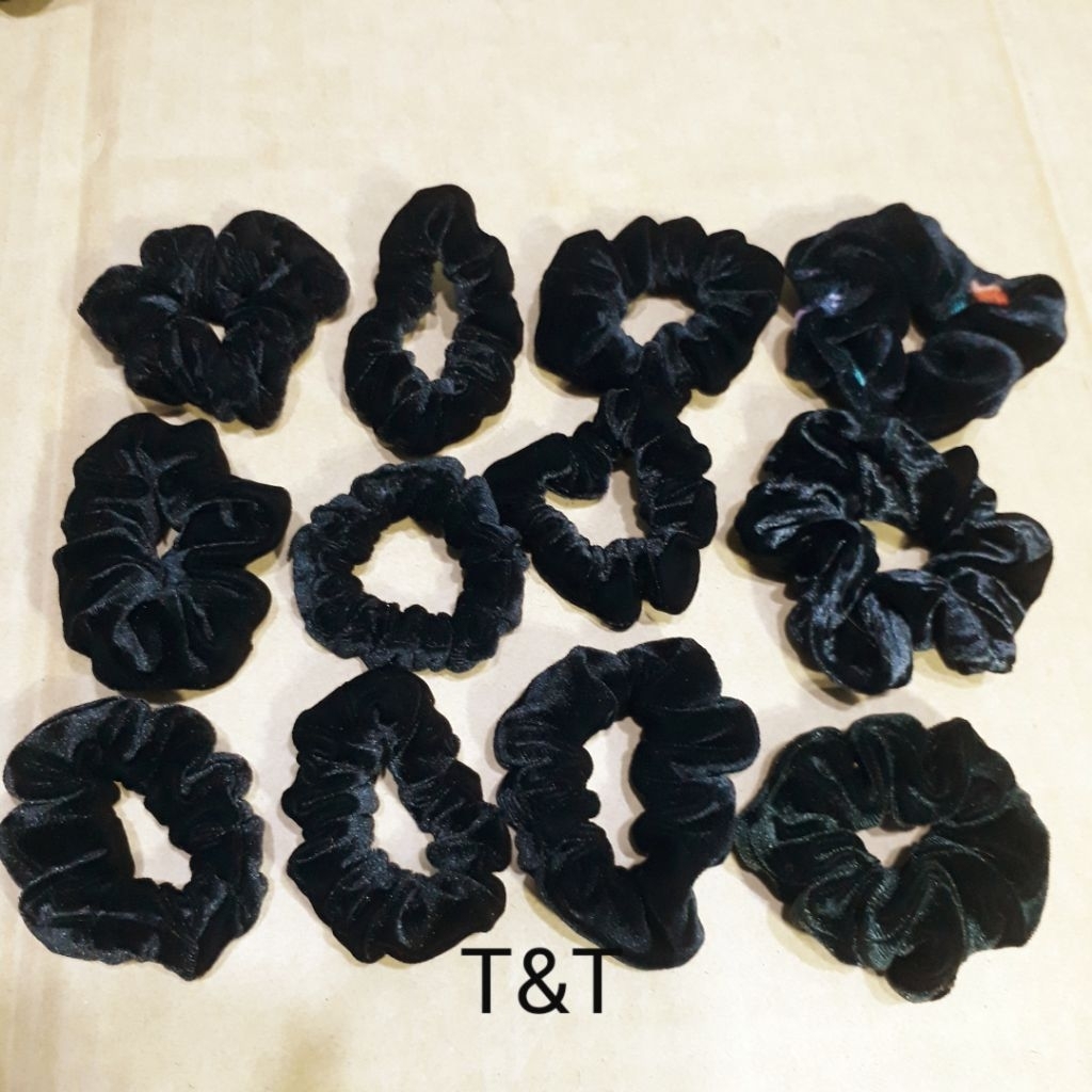 Combo 12 dây Cột tóc vải nhung trơn màu đen (cỡ 6cm và 8cm)