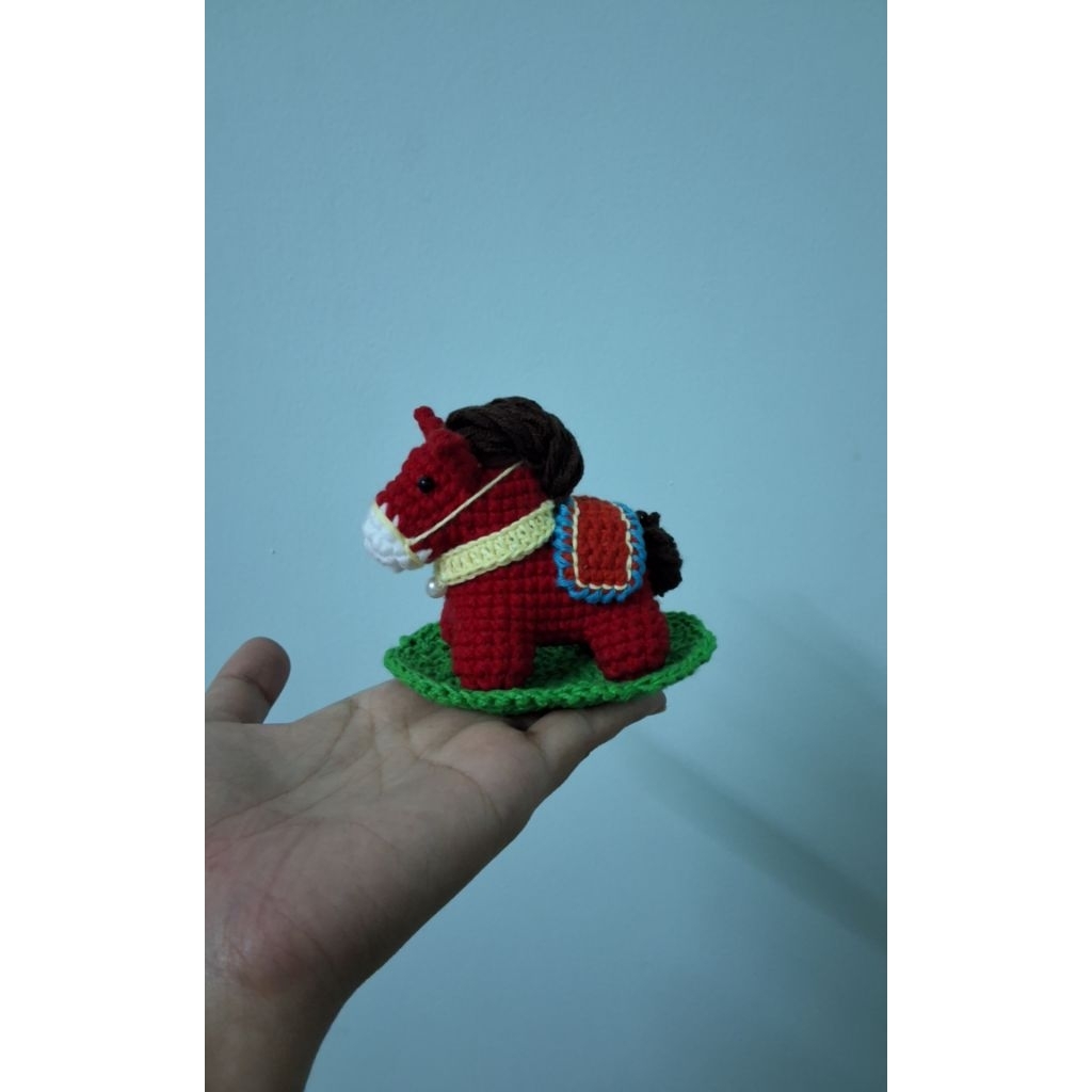 Ngựa Amigurumi bằng len