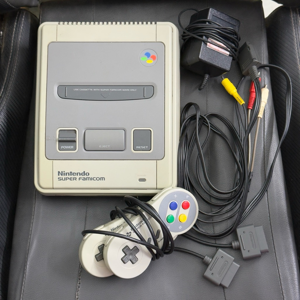 Super Famicom Console SHVC-001 Nintendo SNES