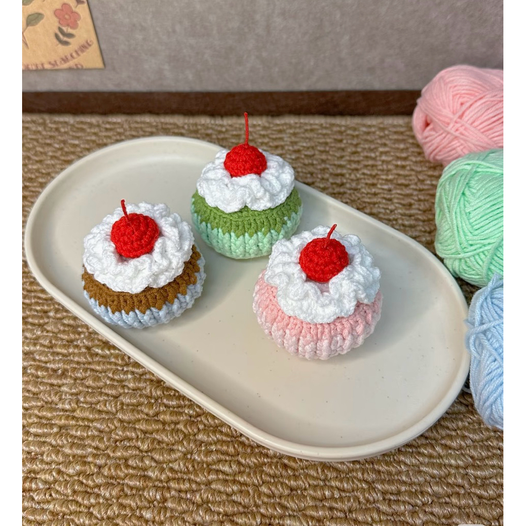 Móc Khoá Bánh Kem Cherry xinh cute bằng len handmade