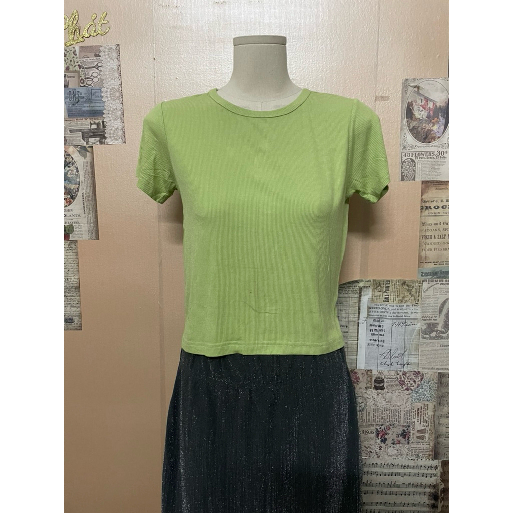 Áo mongtogi nữ croptop màu xanh lá size s đến m a82