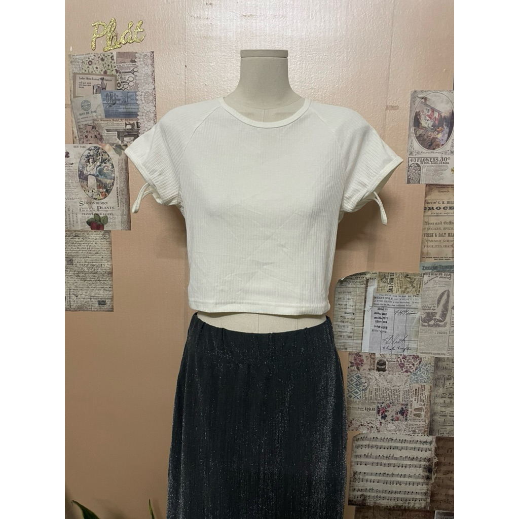 Áo mongtogi nữ croptop màu trắng size s ~m a82